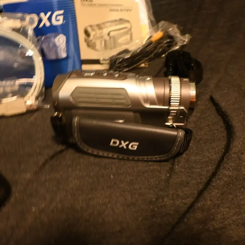 DXG-572V 5.0MP Digital Camcorder TESTED WORKING